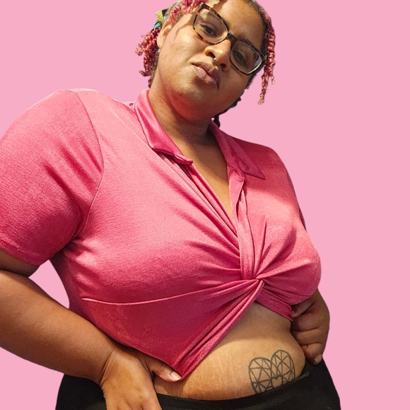 🩷 Metallic Pink Twisted Tie Crop Top 🩷 - Picture 4 of 6